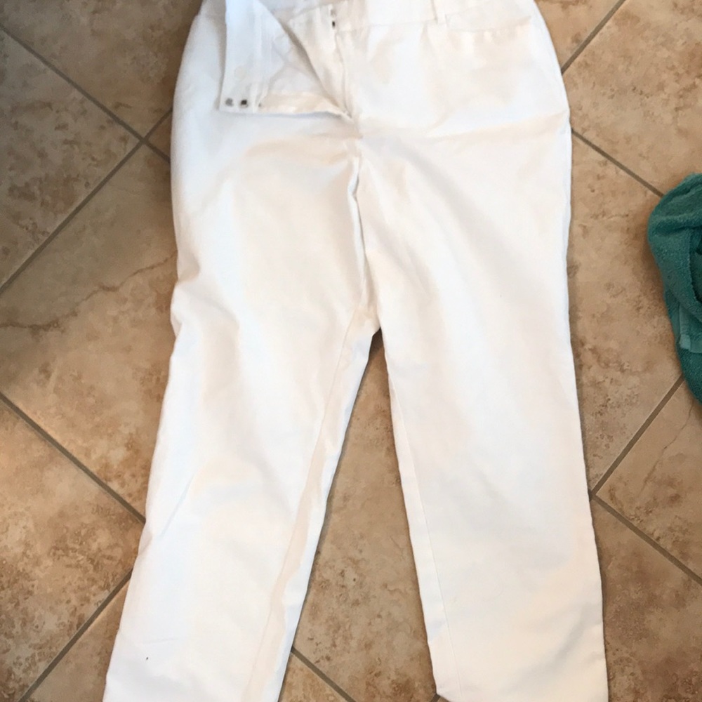 Nice white cropped pants like new!